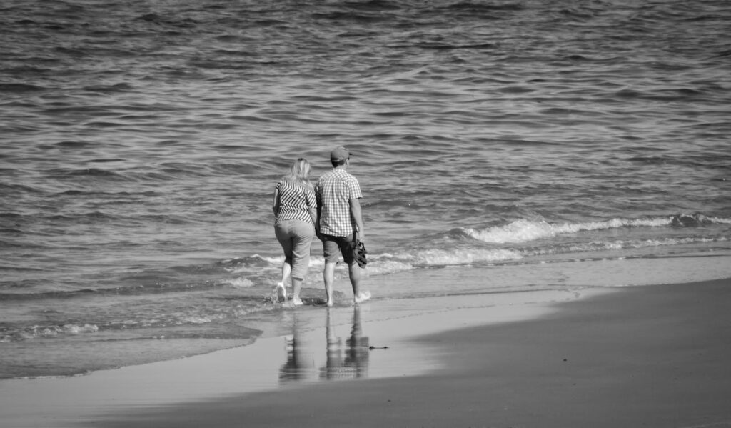 caminar por la orilla de mar, beneficios